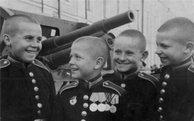 Брати-кадети! Вітаю з 75-ю річницею заснування суворовських військових училищ!