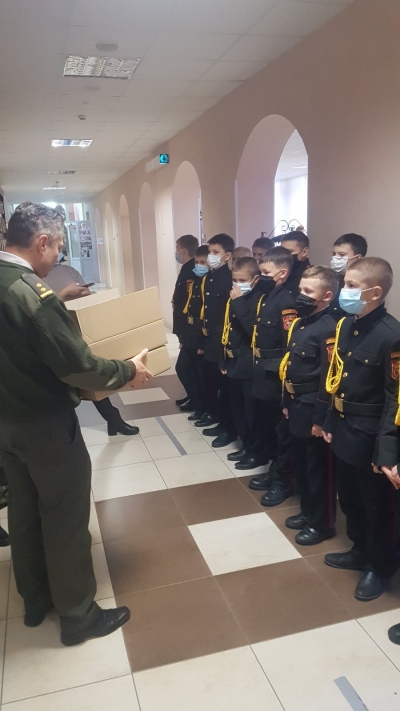Смаколики кадетам-сиротам від &quot;КАДЕТСЬКОЇ СПІВДРУЖНОСТІ&quot;