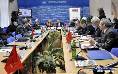 Круглий стіл