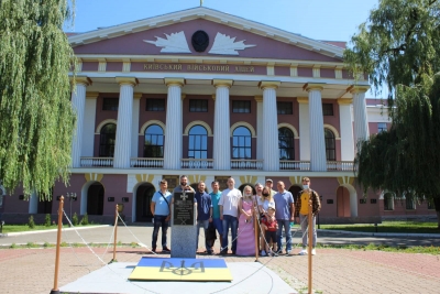 Тридцять років після дитинства...